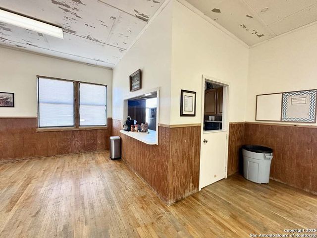 2903 HIGHWAY 90, Hondo, TX 78861