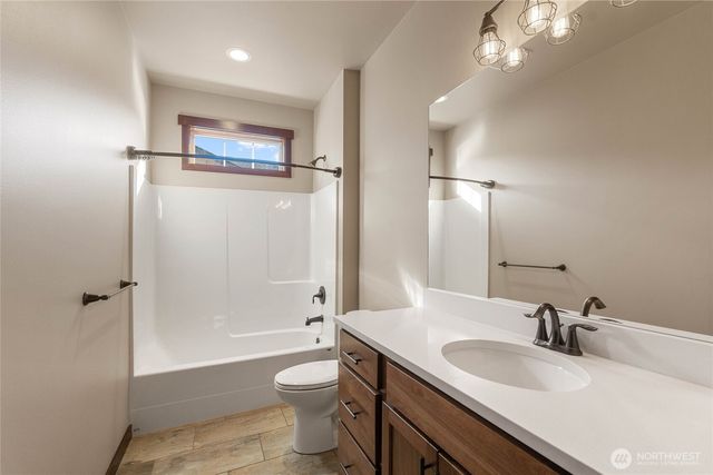 755 S Perry Avenue, East Wenatchee, WA 98802