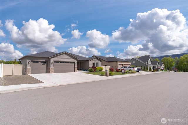 755 S Perry Avenue, East Wenatchee, WA 98802