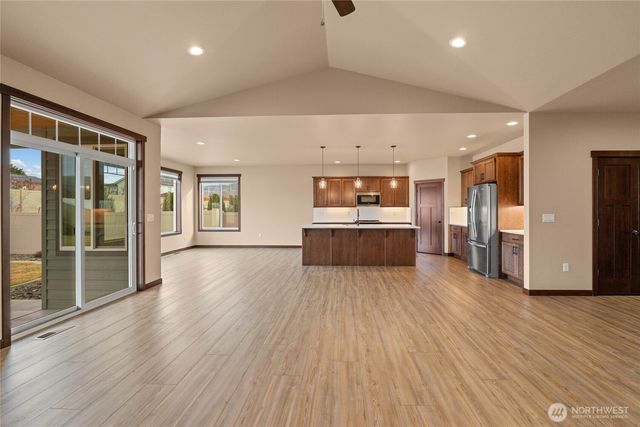 755 S Perry Avenue, East Wenatchee, WA 98802