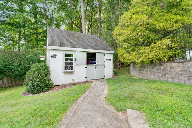 428 Union Valley Road, Mahopac, NY 10541
