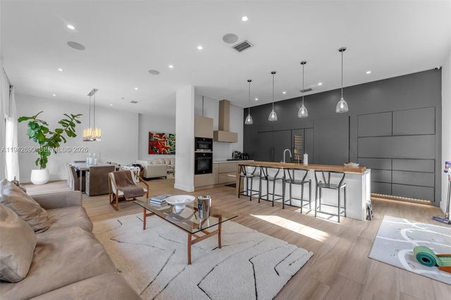 15818 SW 97th Ter, Miami, FL 33196