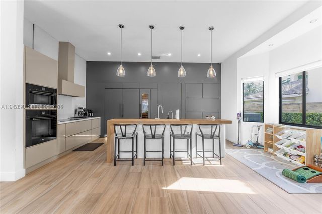 15818 SW 97th Ter, Miami, FL 33196