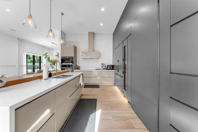 15818 SW 97th Ter, Miami, FL 33196