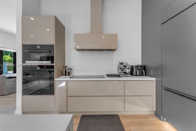 15818 SW 97th Ter, Miami, FL 33196