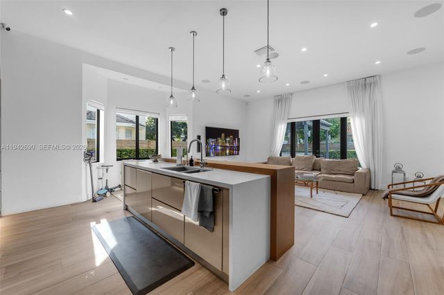 15818 SW 97th Ter, Miami, FL 33196