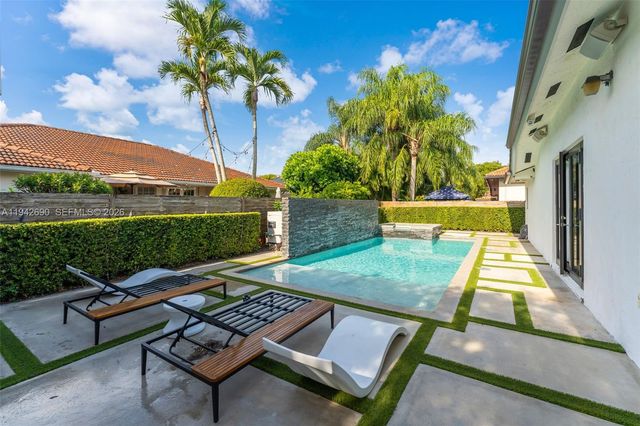 15818 SW 97th Ter, Miami, FL 33196