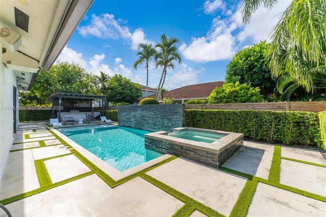 15818 SW 97th Ter, Miami, FL 33196