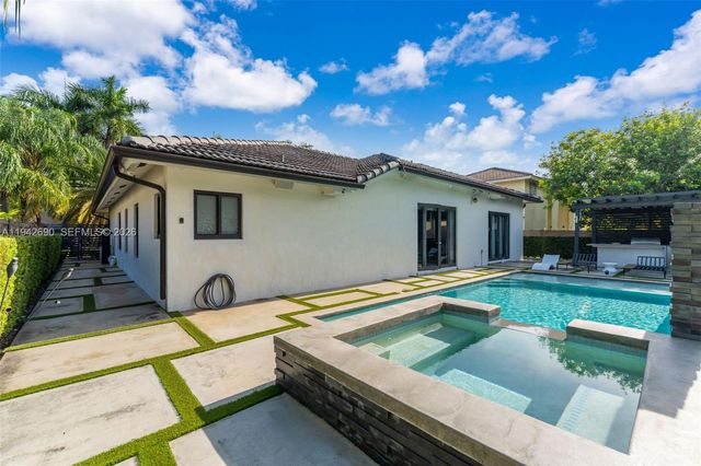 15818 SW 97th Ter, Miami, FL 33196