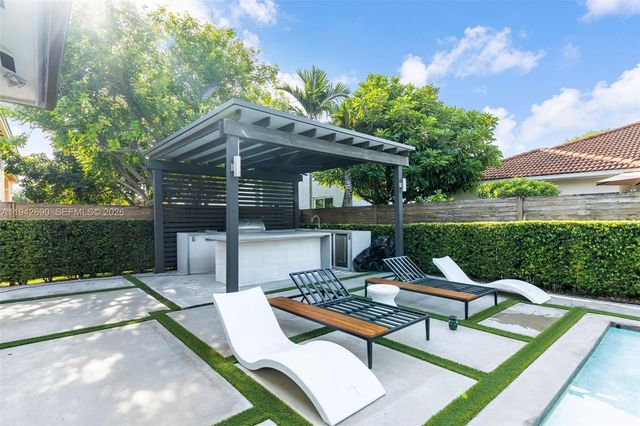 15818 SW 97th Ter, Miami, FL 33196