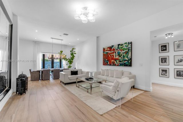 15818 SW 97th Ter, Miami, FL 33196