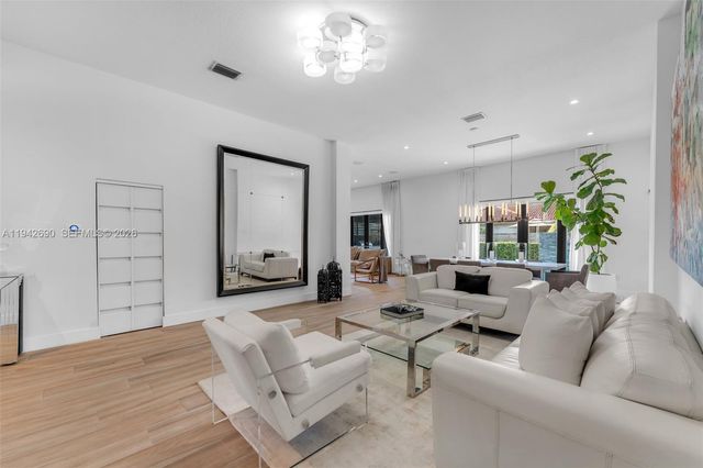 15818 SW 97th Ter, Miami, FL 33196