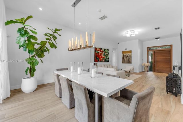 15818 SW 97th Ter, Miami, FL 33196