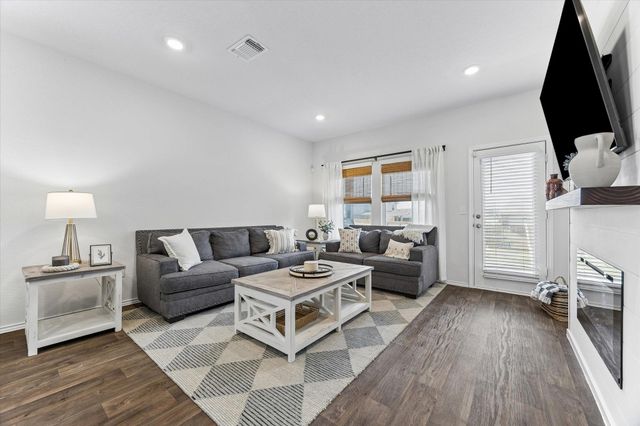 19300 Bear Grass DR, Elgin, TX 78621