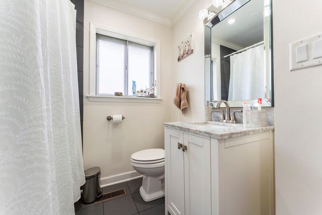 216 W Jeffery Avenue, Wheeling, IL 60090