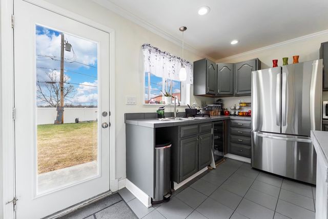 216 W Jeffery Avenue, Wheeling, IL 60090