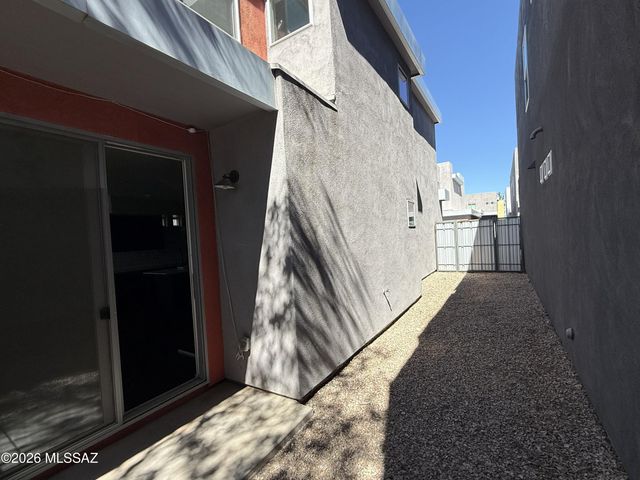 864 E Park Modern Drive, Tucson, AZ 85719