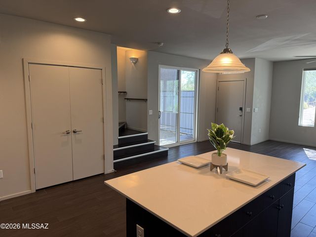 864 E Park Modern Drive, Tucson, AZ 85719