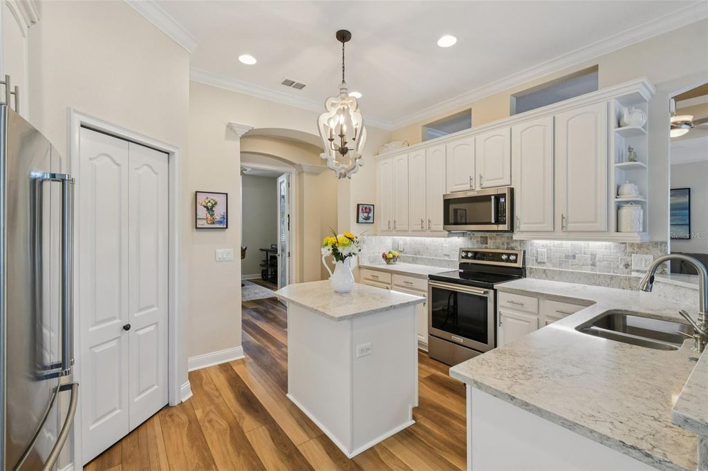 Image 13 of property listing at 101 LONGVIEW WAY N, Palm Coast, FL 32137