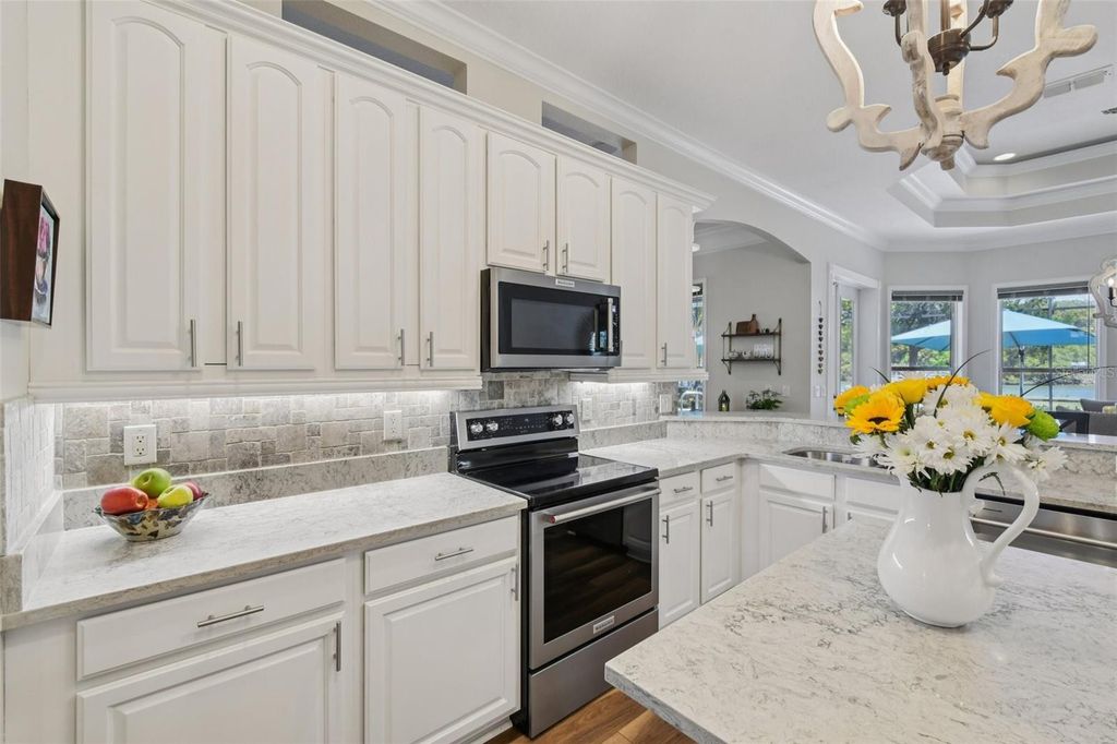 Image 14 of property listing at 101 LONGVIEW WAY N, Palm Coast, FL 32137