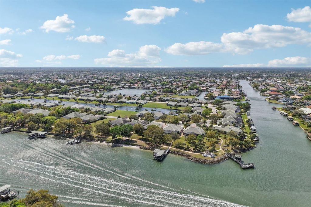 Image 7 of property listing at 101 LONGVIEW WAY N, Palm Coast, FL 32137