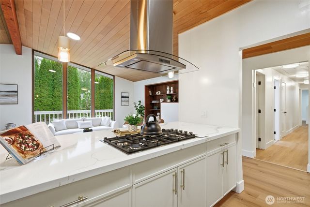 7801 NE 133rd Place, Kirkland, WA 98034