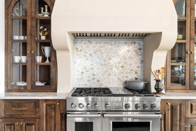 1083 E Chardie Rd, Boise, ID 83702