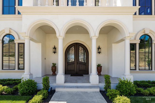 1083 E Chardie Rd, Boise, ID 83702