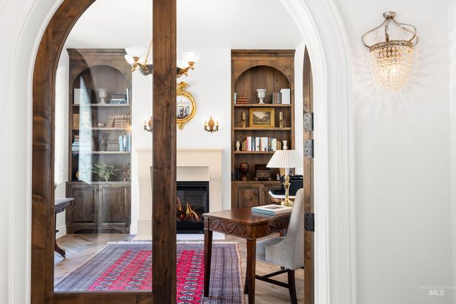 1083 E Chardie Rd, Boise, ID 83702