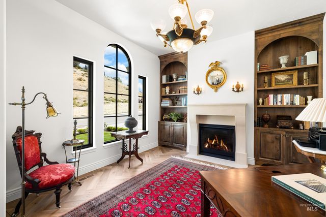 1083 E Chardie Rd, Boise, ID 83702