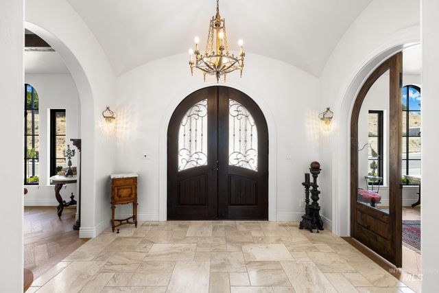 1083 E Chardie Rd, Boise, ID 83702