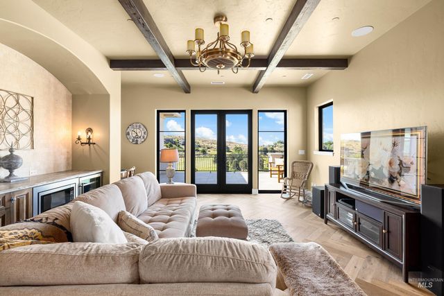 1083 E Chardie Rd, Boise, ID 83702