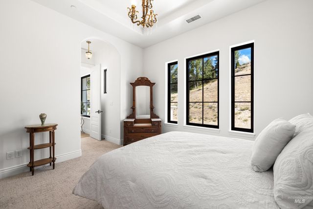 1083 E Chardie Rd, Boise, ID 83702