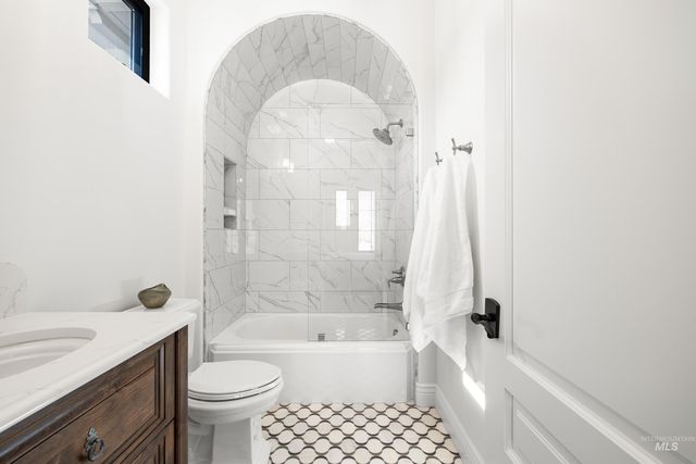 1083 E Chardie Rd, Boise, ID 83702