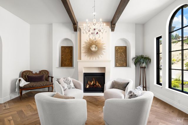 1083 E Chardie Rd, Boise, ID 83702