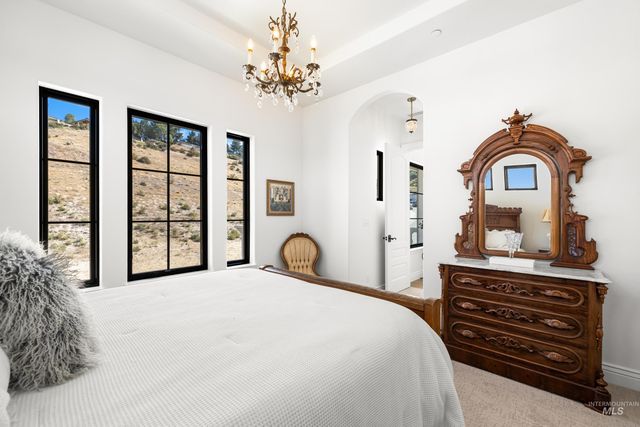 1083 E Chardie Rd, Boise, ID 83702