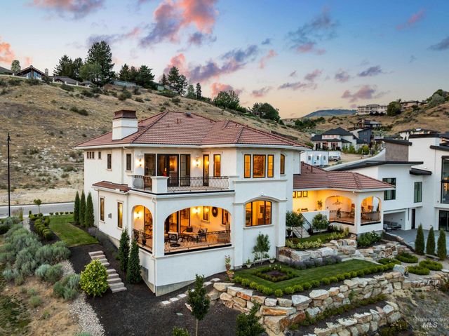 1083 E Chardie Rd, Boise, ID 83702