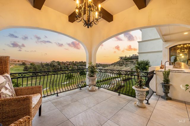 1083 E Chardie Rd, Boise, ID 83702