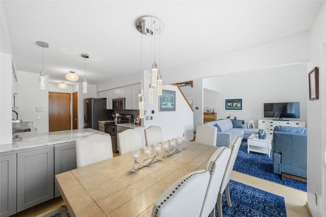 2536 Pine Circle, Urbandale, IA 50322