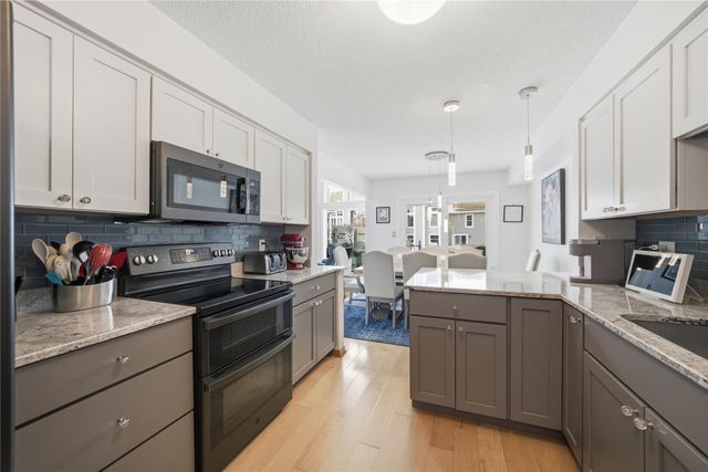 2536 Pine Circle, Urbandale, IA 50322