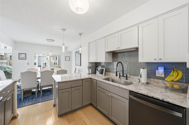 2536 Pine Circle, Urbandale, IA 50322