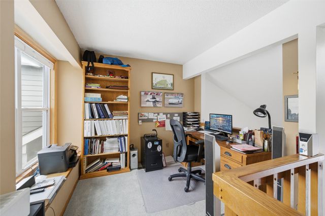 2536 Pine Circle, Urbandale, IA 50322