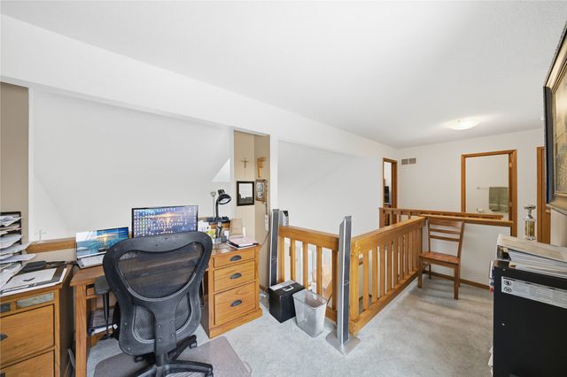 2536 Pine Circle, Urbandale, IA 50322