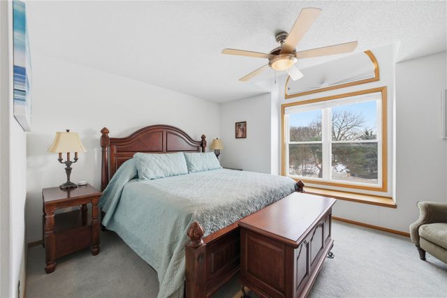 2536 Pine Circle, Urbandale, IA 50322