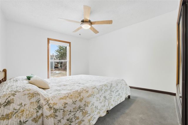 2536 Pine Circle, Urbandale, IA 50322