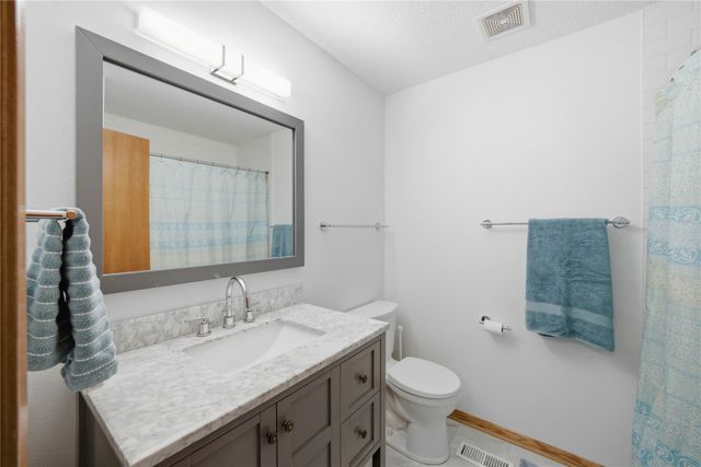 2536 Pine Circle, Urbandale, IA 50322