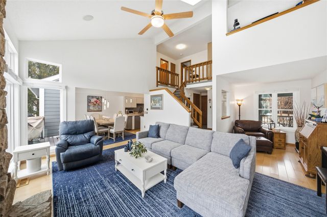 2536 Pine Circle, Urbandale, IA 50322