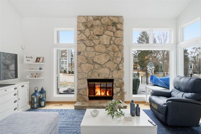 2536 Pine Circle, Urbandale, IA 50322