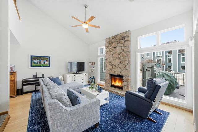 2536 Pine Circle, Urbandale, IA 50322