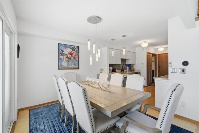 2536 Pine Circle, Urbandale, IA 50322